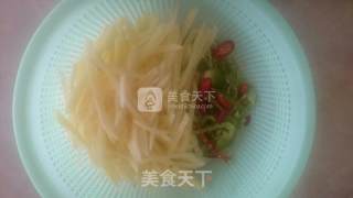 酸辣土豆丝的做法步骤：1