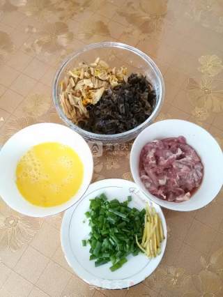 肉丝滑蛋粥的做法步骤：2
