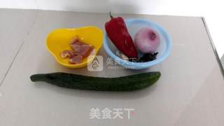 黄瓜木耳肉片的做法步骤：1