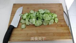 黄瓜木耳肉片的做法步骤：2