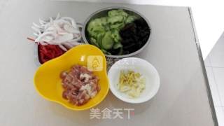 黄瓜木耳肉片的做法步骤：3