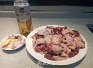 开心果姐姐秘制啤酒鸭的做法步骤：1