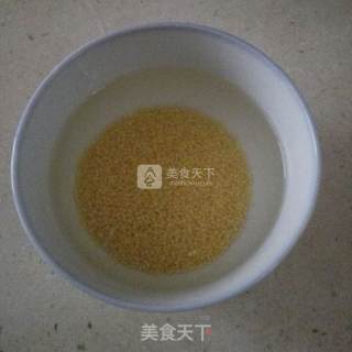 宝宝辅食——紫薯小米青菜粥的做法步骤：2