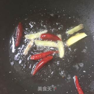 红烧安康鱼肚的做法步骤：2