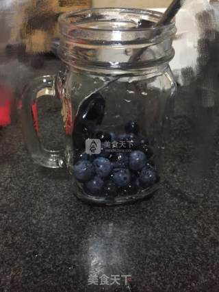蓝莓气泡水的做法步骤：1