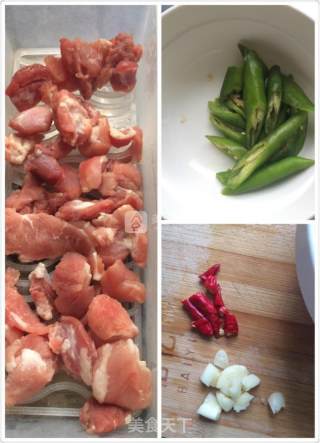 青椒炒肉的做法步骤：1
