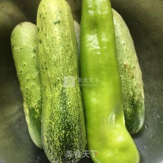 黄瓜馅水饺的做法步骤：1