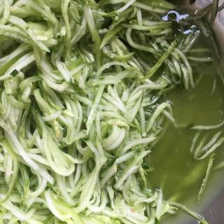 黄瓜馅水饺的做法步骤：3