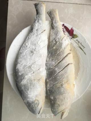 番茄黄花鱼的做法步骤：2