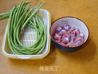 鸡胗炒豆角的做法步骤：1