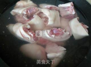 红烧猪蹄的做法步骤：1