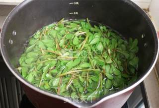 [凉拌马齿苋]采摘野菜，棒棒哒！的做法步骤：2