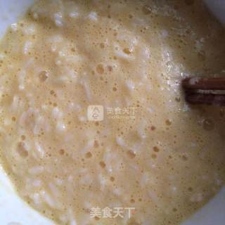 米饭鸡蛋饼的做法步骤：1