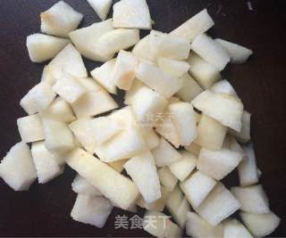 火龙果银耳雪梨的做法步骤：2