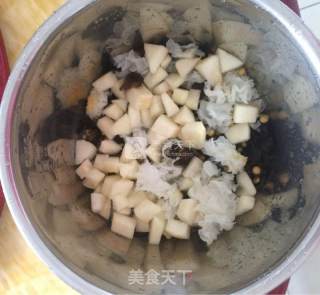 火龙果银耳雪梨的做法步骤：4