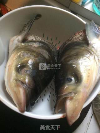 红烧鱼头豆腐的做法步骤：1