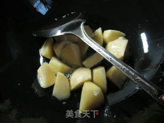 土豆烧素鸡的做法步骤：3