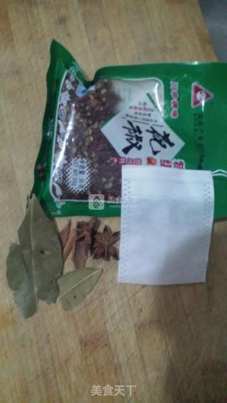 水煮花生的做法步骤：2