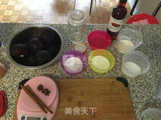 新鲜时令制作黑布霖果酱的做法步骤：1