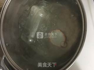 新鲜时令制作黑布霖果酱的做法步骤：2