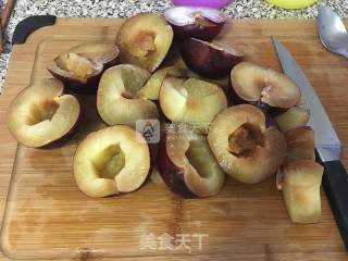 新鲜时令制作黑布霖果酱的做法步骤：3