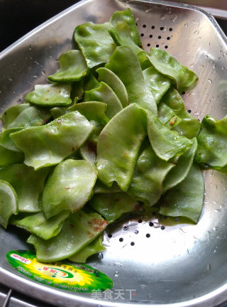 篱笆豆炒韭菜的做法步骤：1