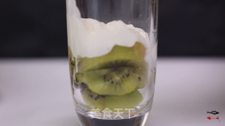 水果酸奶杯的做法步骤：6