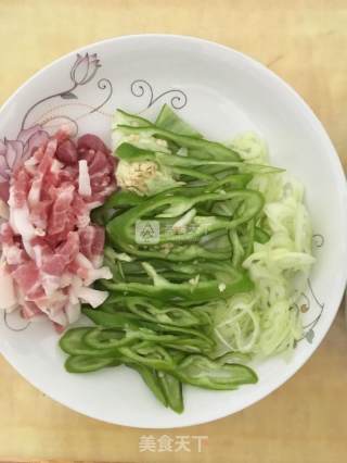 扁豆炒辣椒肉的做法步骤：3