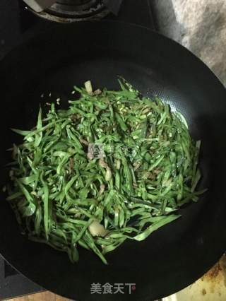 扁豆炒辣椒肉的做法步骤：6