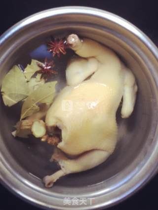 小鸡炖蘑菇的做法步骤：2