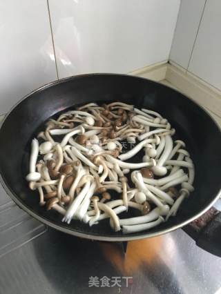 肉末蟹味菇的做法步骤：1