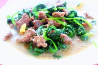 快手菜——菠菜炒牛肉的做法步骤：9