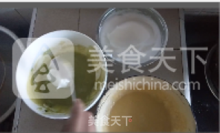 抹茶双拼戚风蛋糕的做法步骤：9