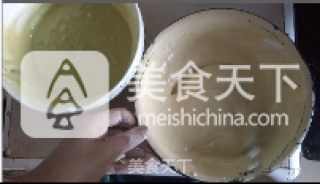 抹茶双拼戚风蛋糕的做法步骤：10
