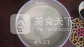 抹茶双拼戚风蛋糕的做法步骤：11