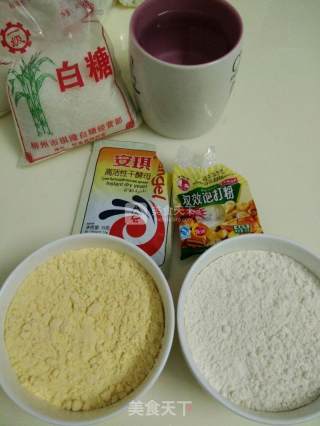 玉米面发糕的做法步骤：1