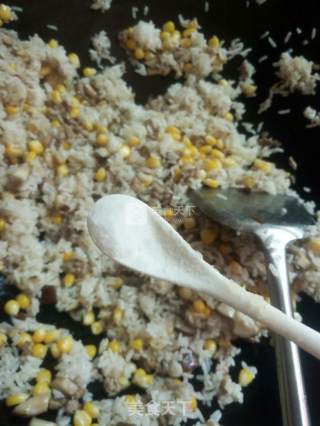 鲜菇玉米炒饭的做法步骤：8