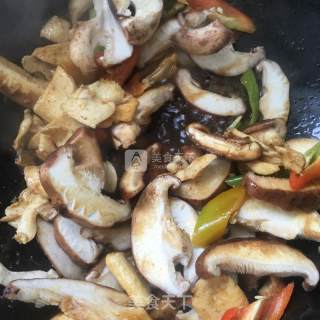 辣椒炒香菇的做法步骤：4