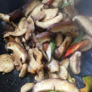 辣椒炒香菇的做法步骤：5