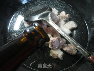 梅豆莲藕煮排骨的做法步骤：2
