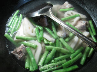 梅豆莲藕煮排骨的做法步骤：4
