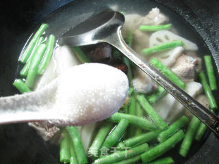 梅豆莲藕煮排骨的做法步骤：7