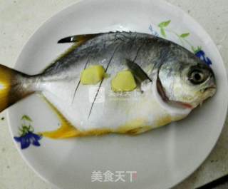 宝宝辅食——鲳鱼粥的做法步骤：1