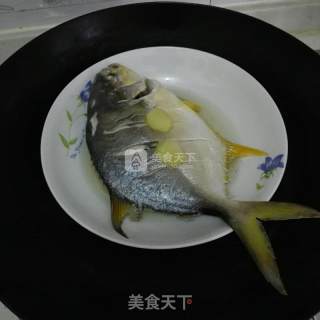 宝宝辅食——鲳鱼粥的做法步骤：3