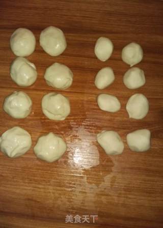 蛋黄酥的做法步骤：9