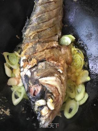 酱炖花莲鱼的做法步骤：2