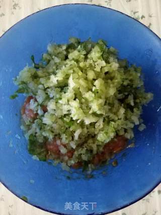芹菜猪肉馅元宝柳叶水饺的做法步骤：6