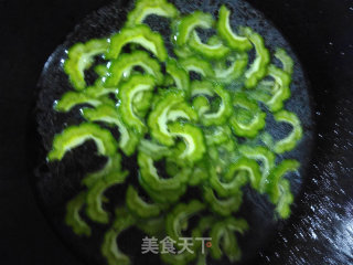 凉拌苦瓜的做法步骤：2