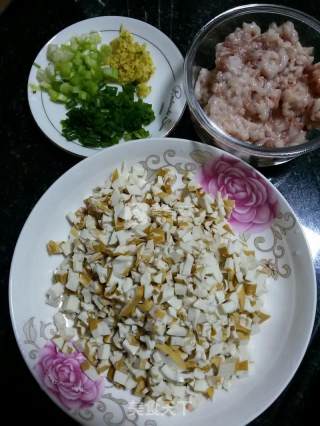梅菜豆干肉包的做法步骤：2