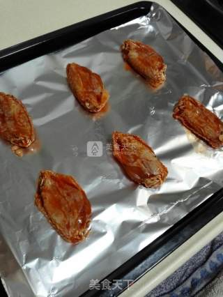 烤箱鸡翅，简单易做的做法步骤：1